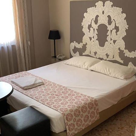 Due Cani Apartment Palermo Luaran gambar