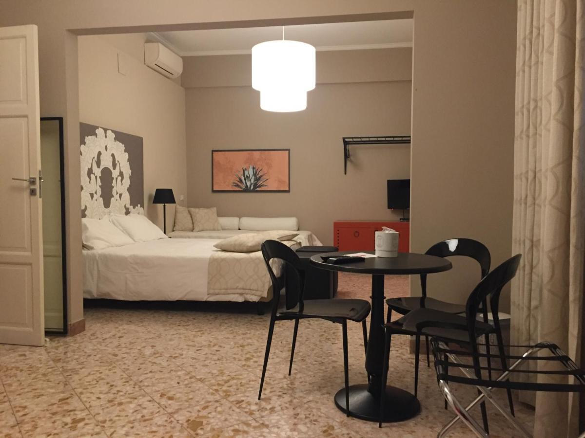 Due Cani Apartment Palermo Luaran gambar